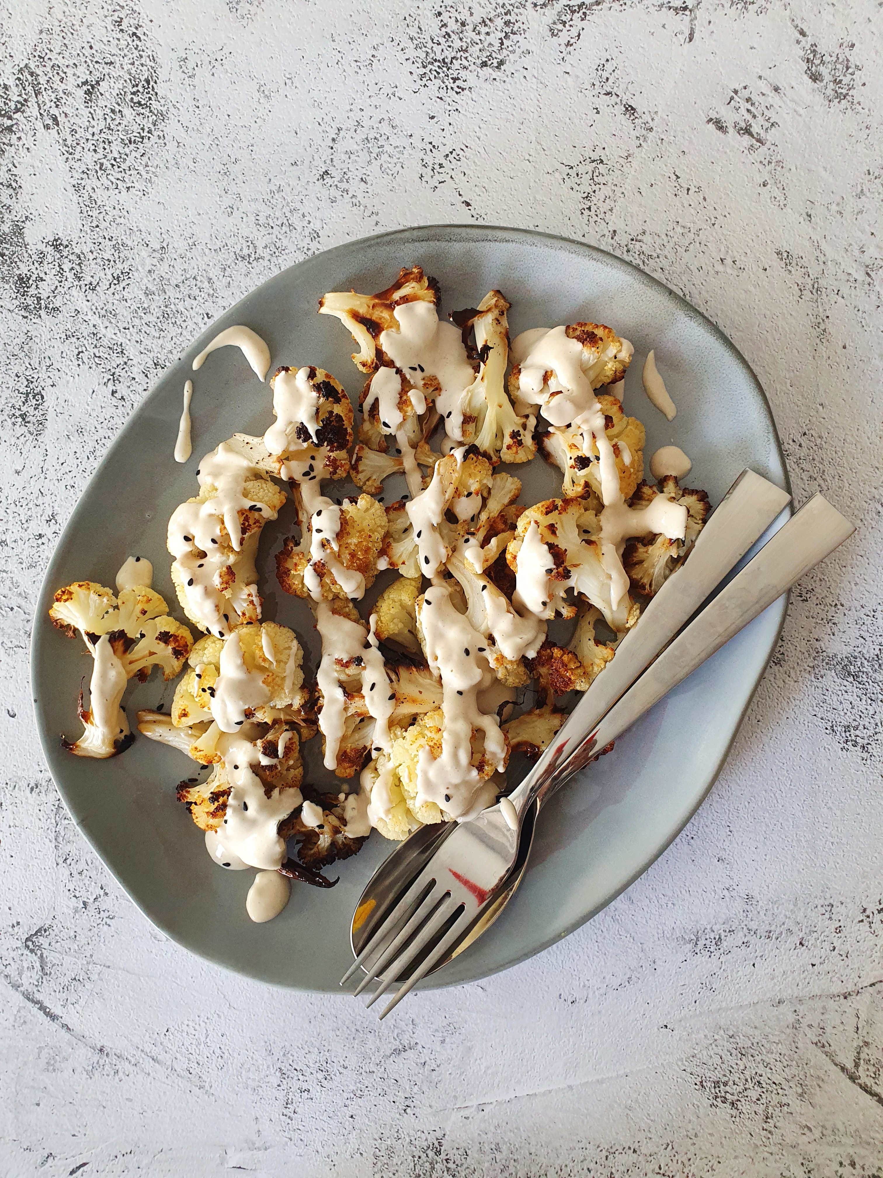 Печен карфиол с таханов сос