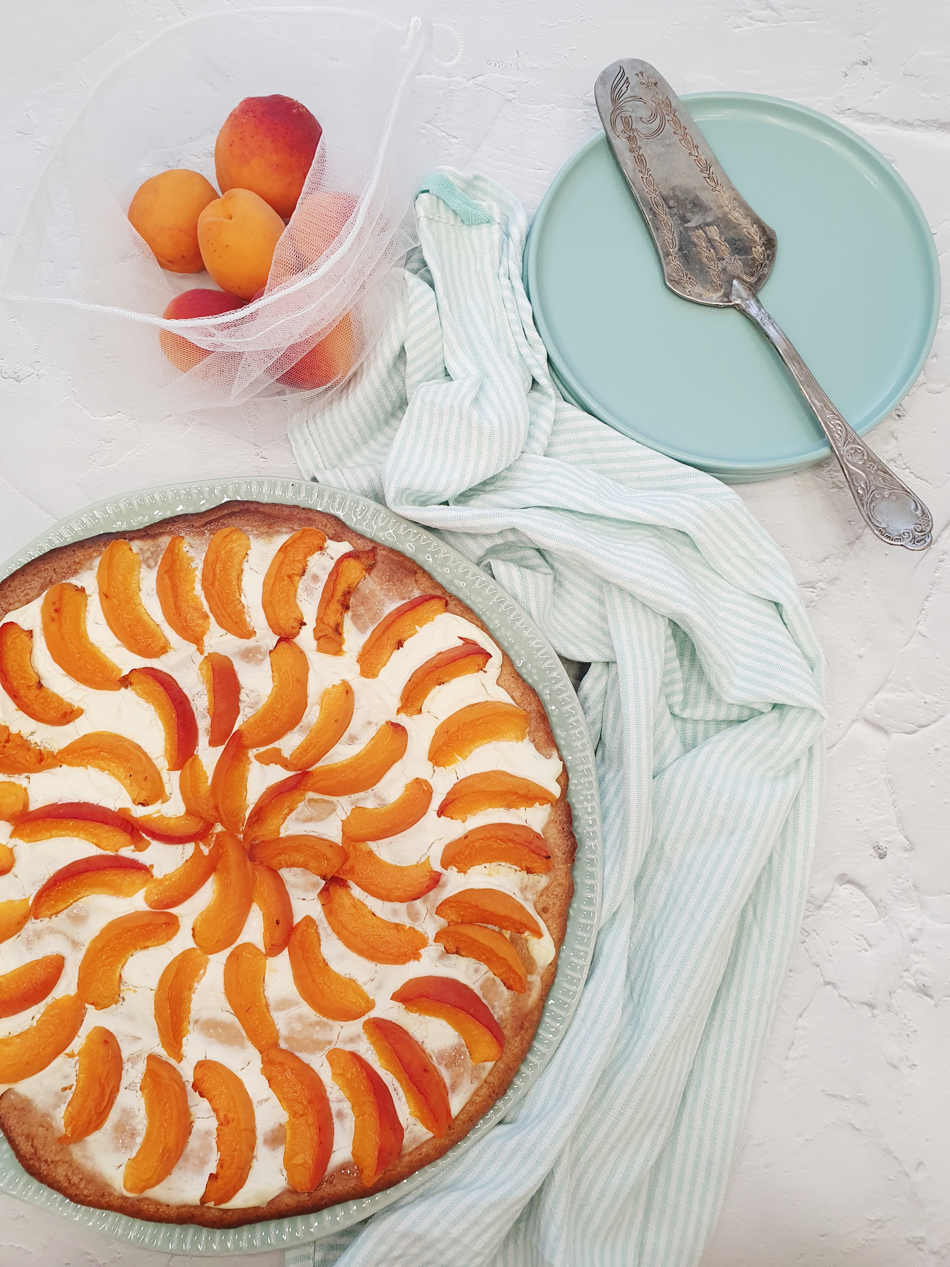 Бадемов сладкиш с кайсии