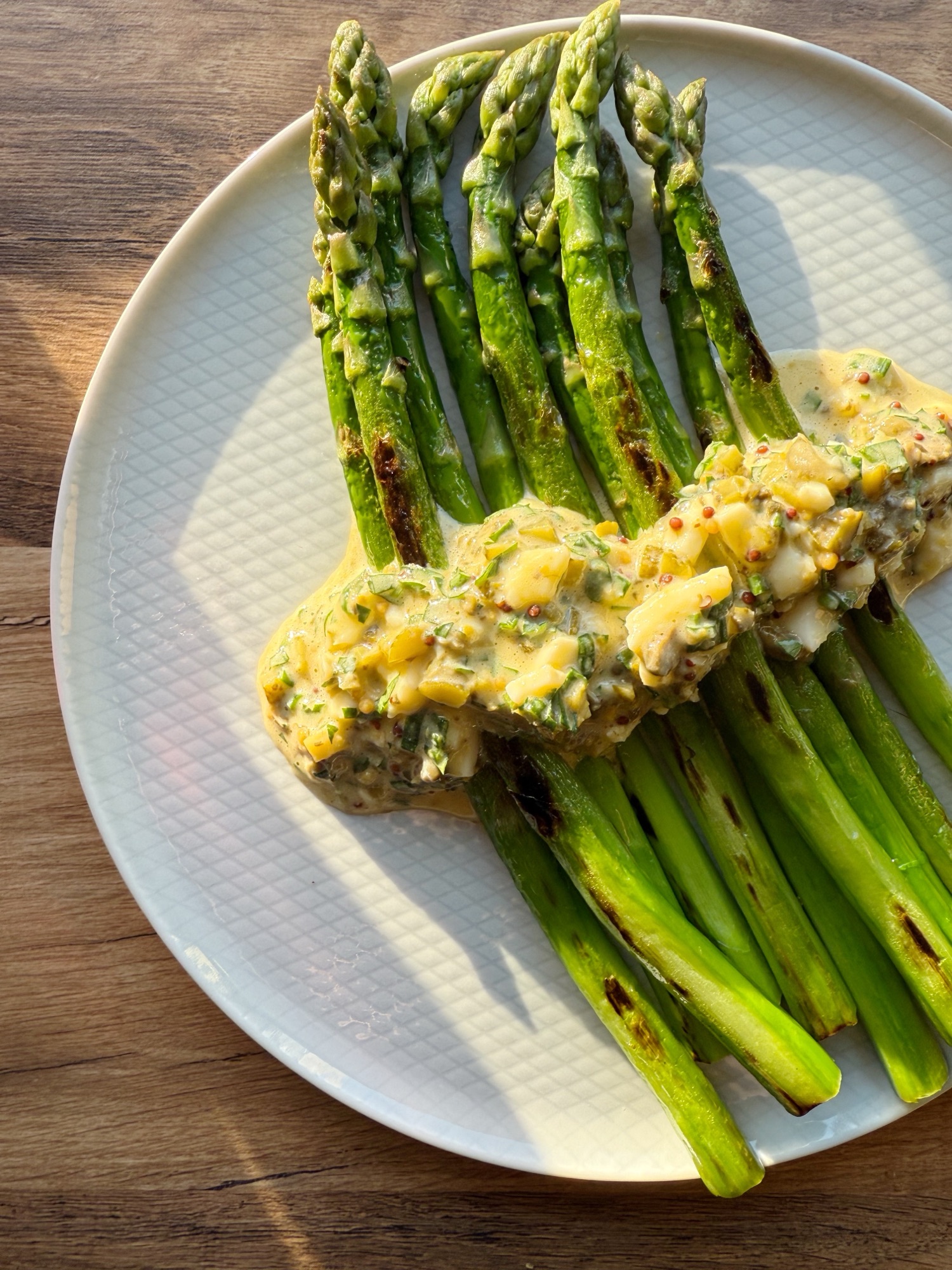 Аспержи със сос Грибиш